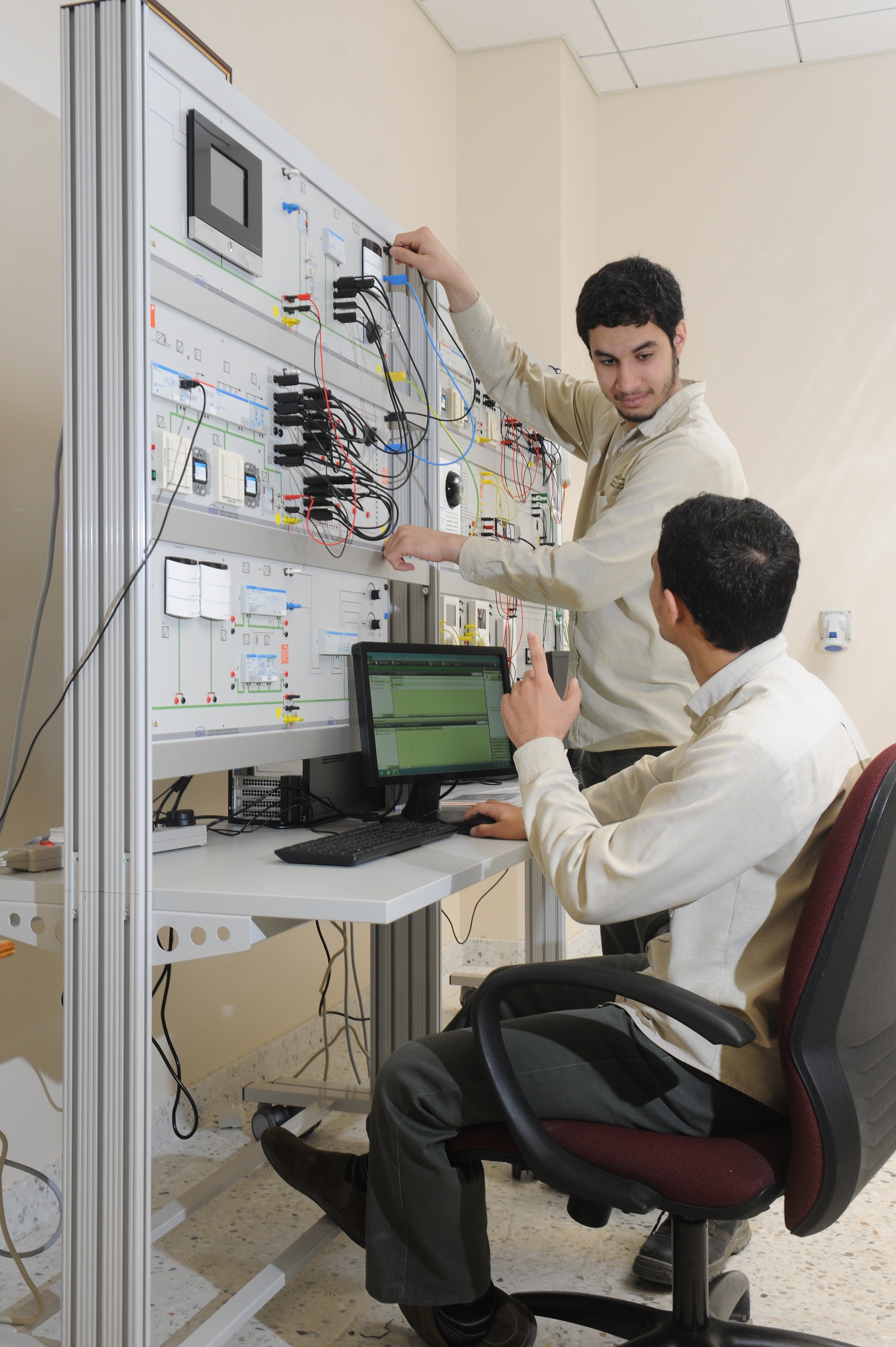 أهداف البرنامج التعليمية ومخرجات الطلاب أهداف البرنامج التعليمية ومخرجات الطلاب
