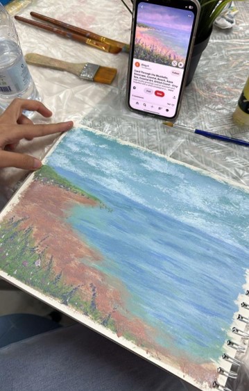  Drawing the sea with acrylic colors